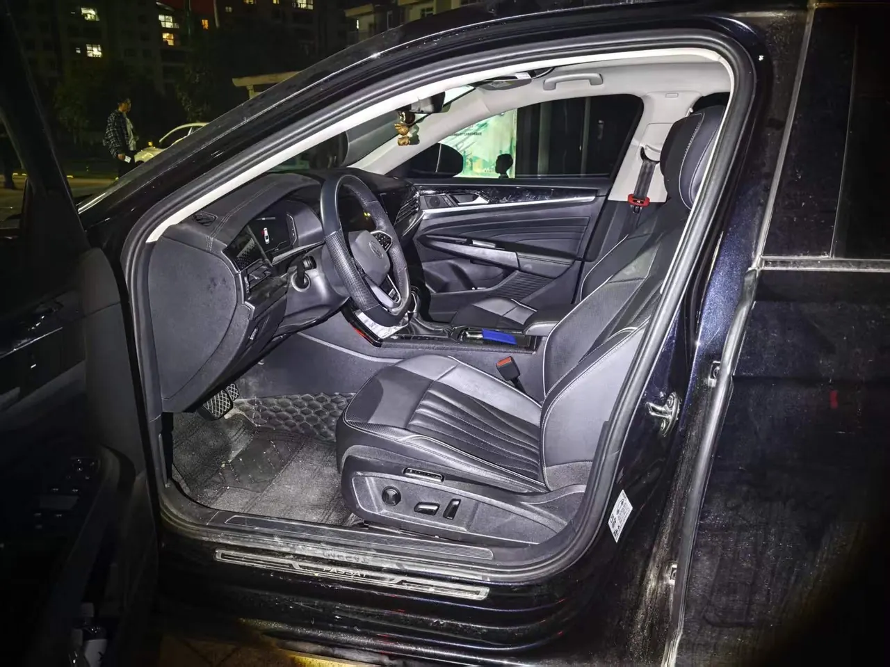 Volkswagen 2024 Passat 2.0TSI 330TSI Star Elite Edition Automatic Gear 2