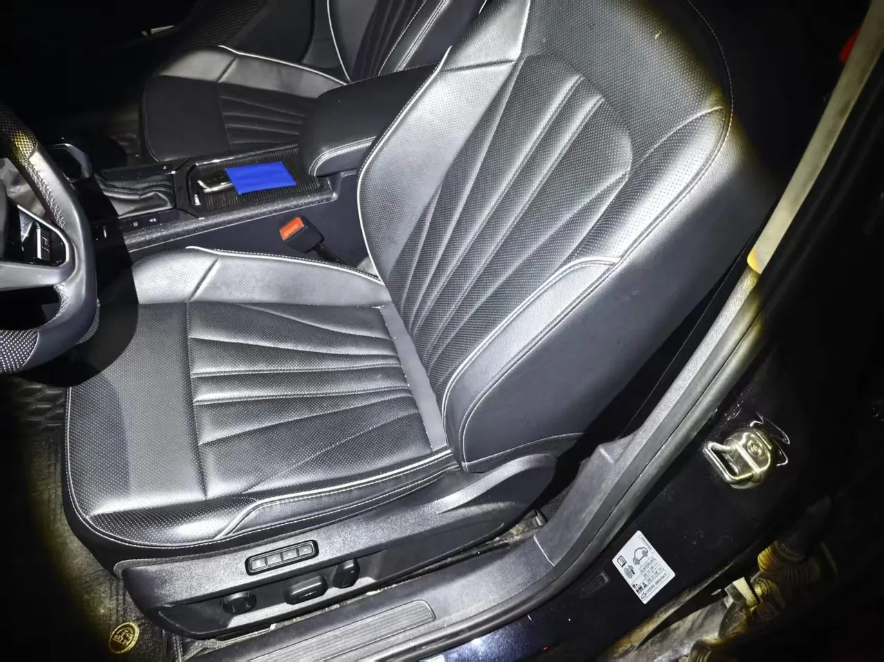 Volkswagen 2024 Passat 2.0TSI 330TSI Star Elite Edition Automatic Gear 4