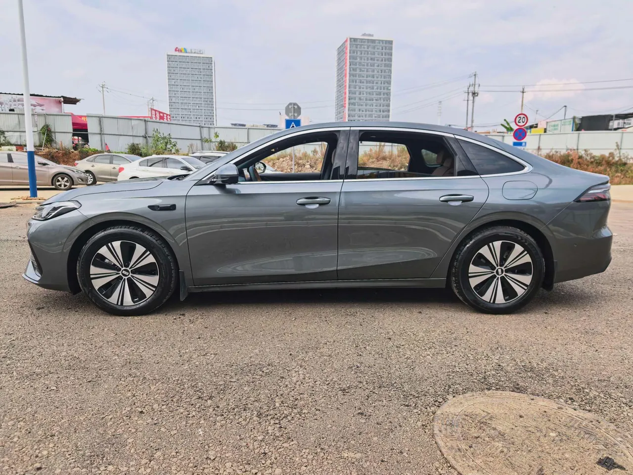 Geely Galaxy 2025 A7 EM-i 1.5 150km Discovery Edition Automatic Gear 3