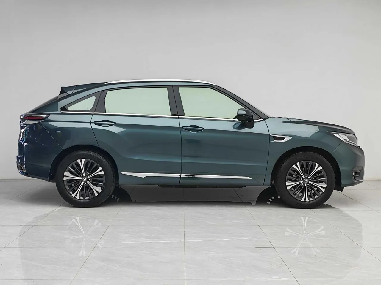 Honda 2020 UR-V 2.0T 370TURBO two-drive elegant version of automatic gear 5