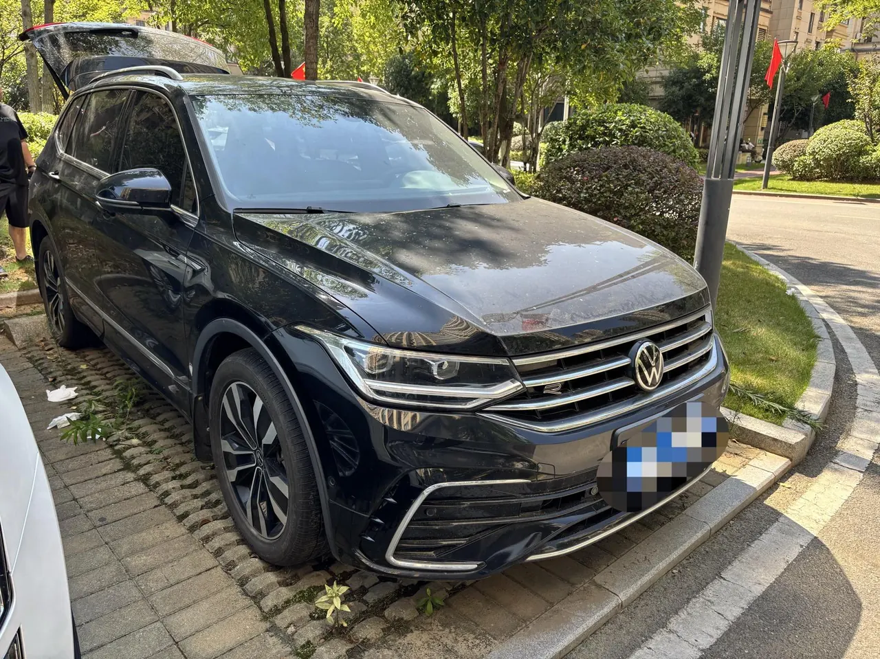 打开图片灯箱:Volkswagen 2023 Tiguan L R-Line 2.0TSI 330TSI Two-Drive R-Line Overdrive Automatic Gear