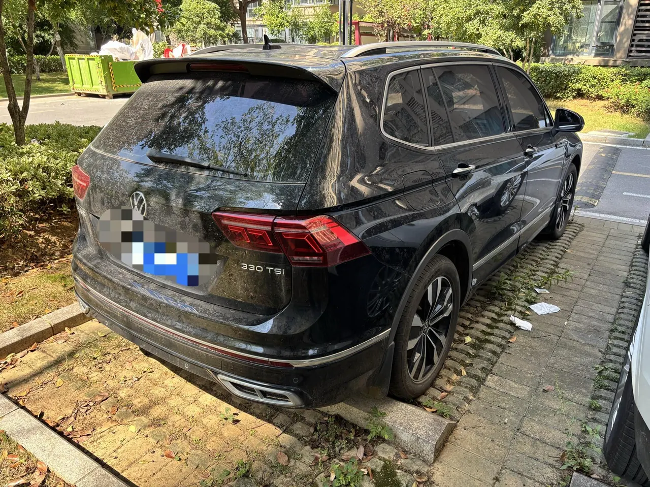 Volkswagen 2023 Tiguan L R-Line 2.0TSI 330TSI Two-Drive R-Line Overdrive Automatic Gear 4