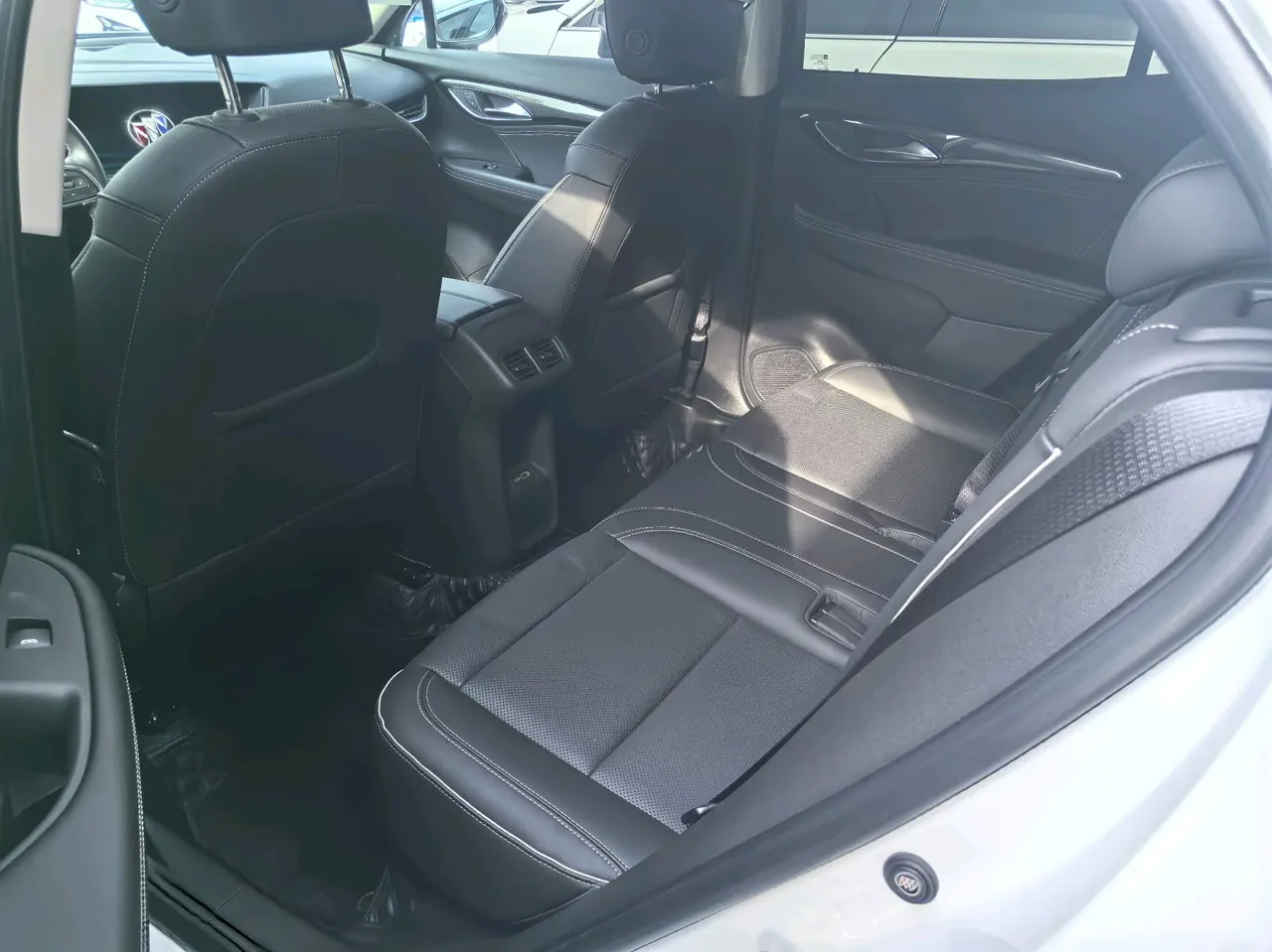Buick 2022 Angkewei S 48V 1.5T 552T Two-Drive Luxury Automatic Gear 5