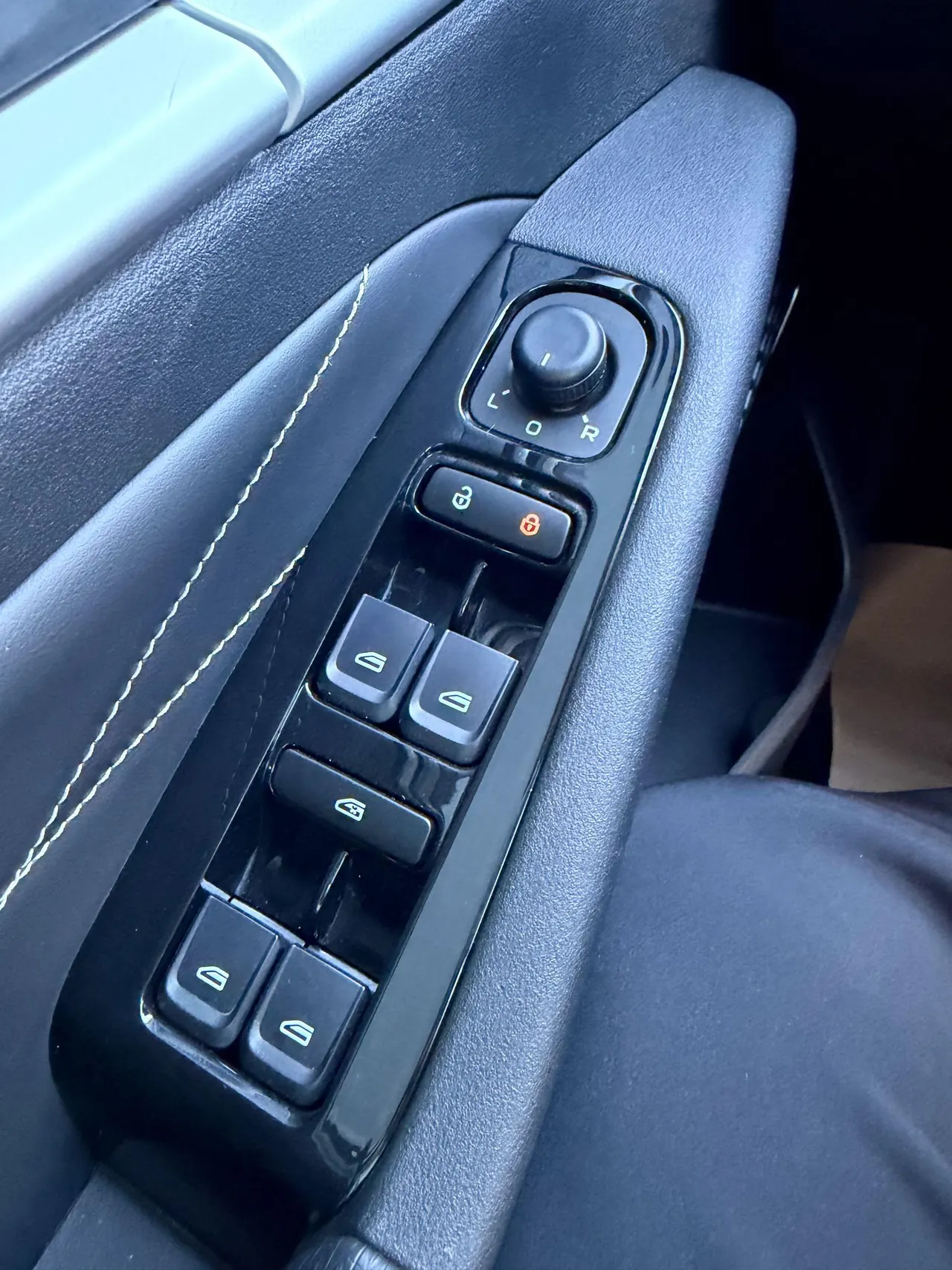 Geely 2023 Emgrand-sedan 1.5 Stepless Champion Deluxe Automatic Transmission 13