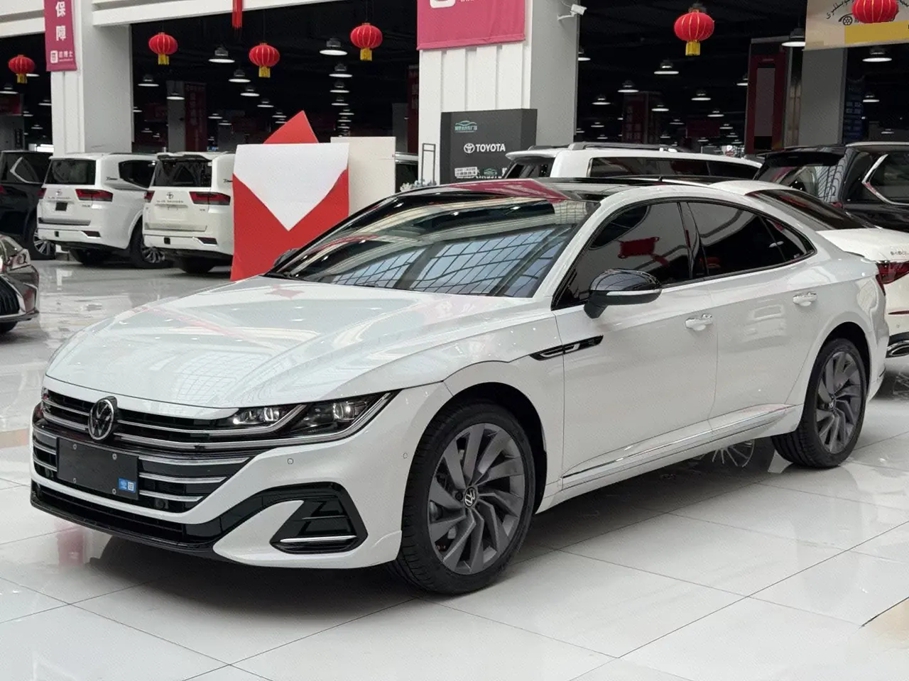 打开图片灯箱:Volkswagen 2025 CC 2.0TSI 380TSI eye-catching public share (change) automatic gear