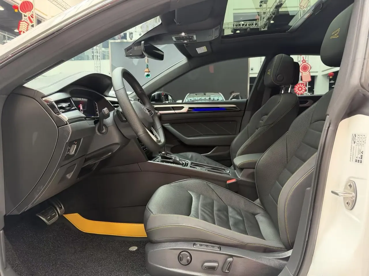 Volkswagen 2025 CC 2.0TSI 380TSI eye-catching public share (change) automatic gear 3