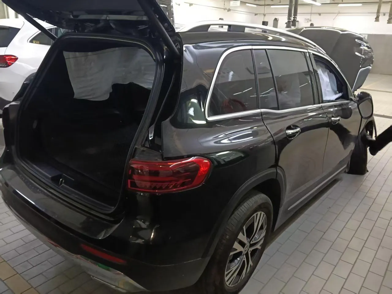 Mercedes Benz 2024 GLB 220 48V 2.0T Dynamic Automatic 10