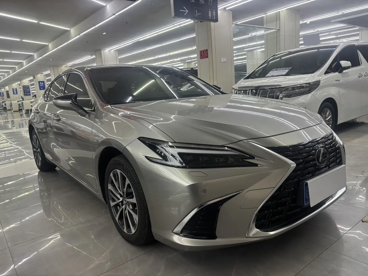 Lexus ES (Imported) 2025 ES200 2.0 Stepless Edition Automatic Gear 3