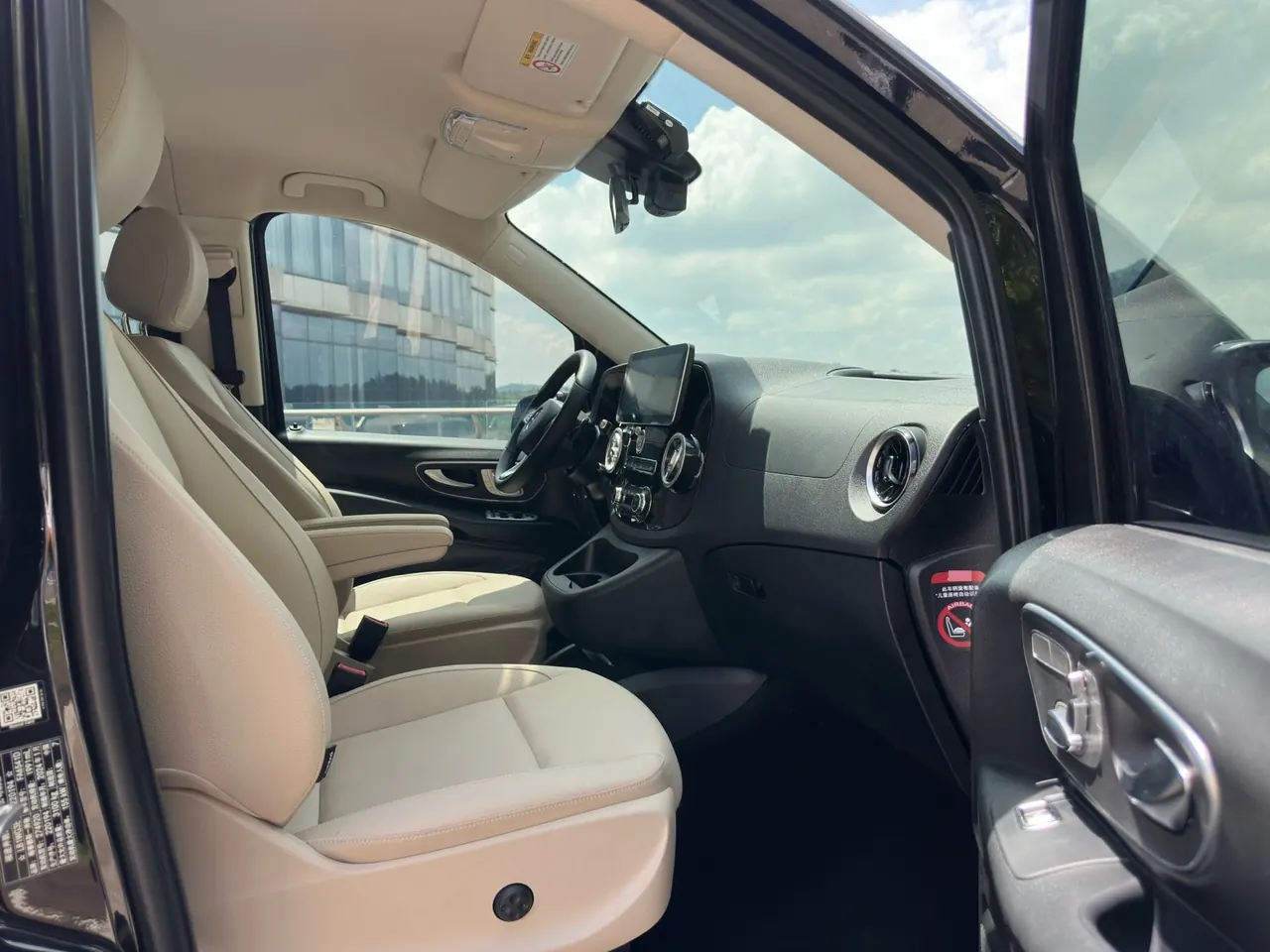 Mercedes Benz 2023 Vito 2.0T Business Edition 7-seat Automatic Gear 10