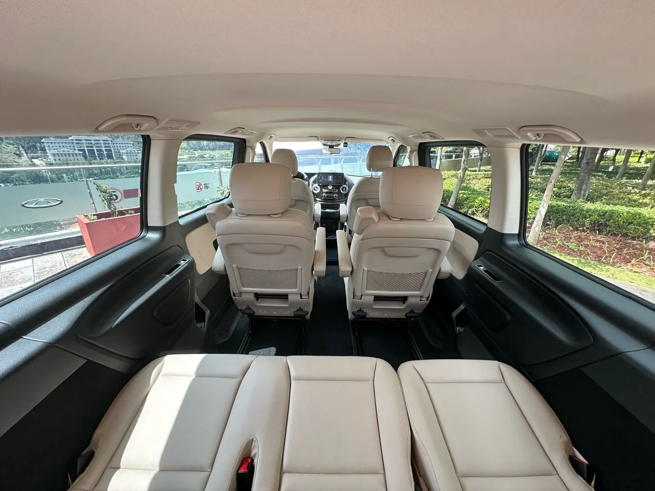 Mercedes Benz 2023 Vito 2.0T Business Edition 7-seat Automatic Gear 18