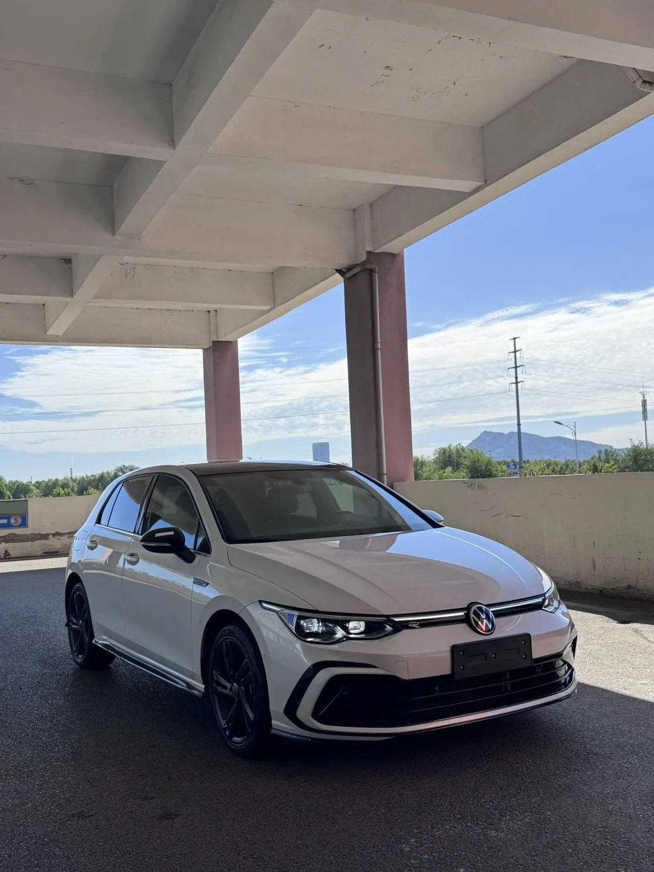 Volkswagen 2023 Golf 8 R-Line 1.4TSI 280TSI Lite Automatic 2