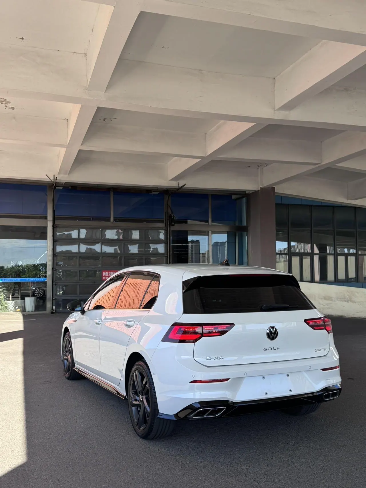 Volkswagen 2023 Golf 8 R-Line 1.4TSI 280TSI Lite Automatic 4