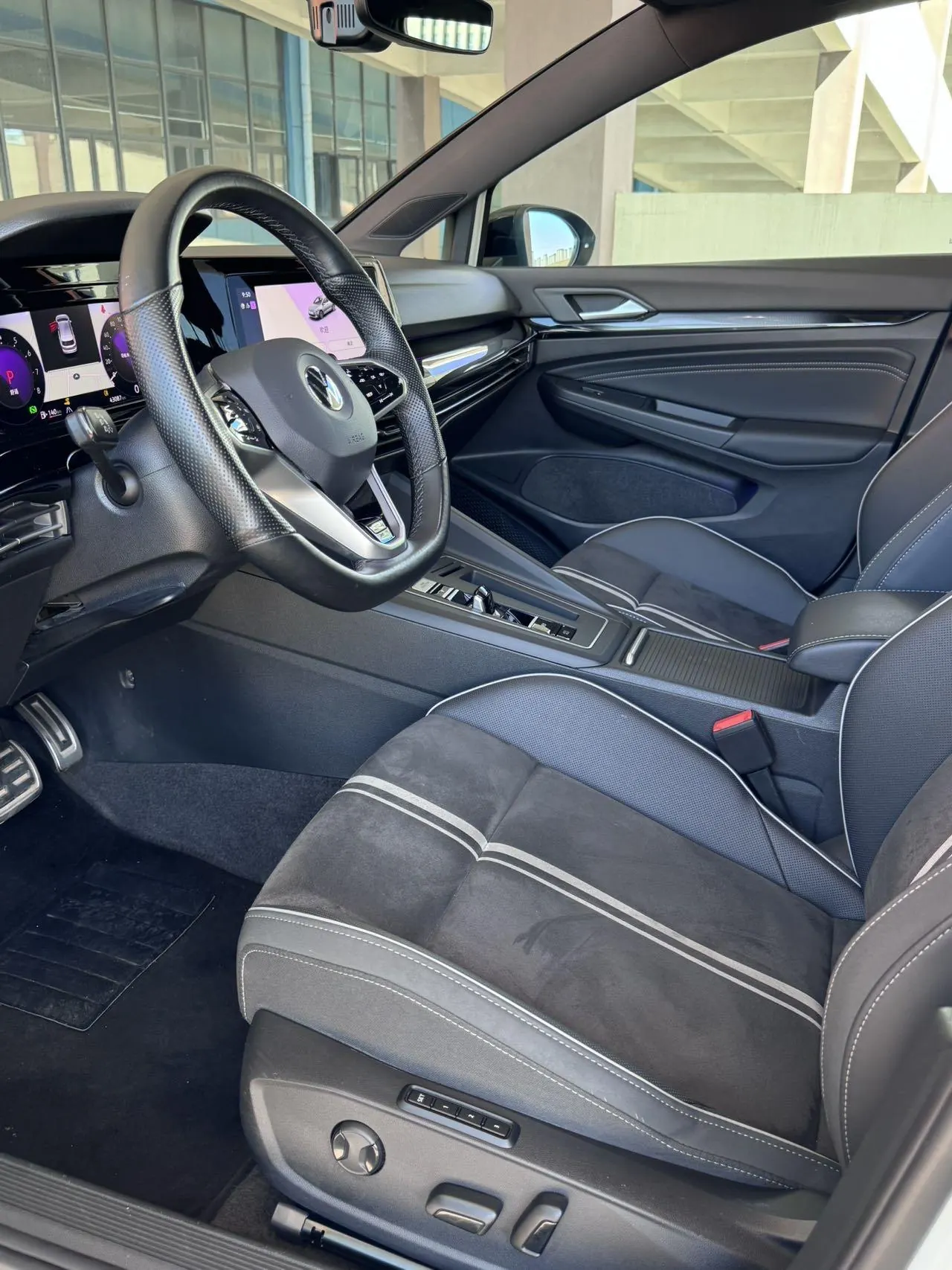 Volkswagen 2023 Golf 8 R-Line 1.4TSI 280TSI Lite Automatic 5