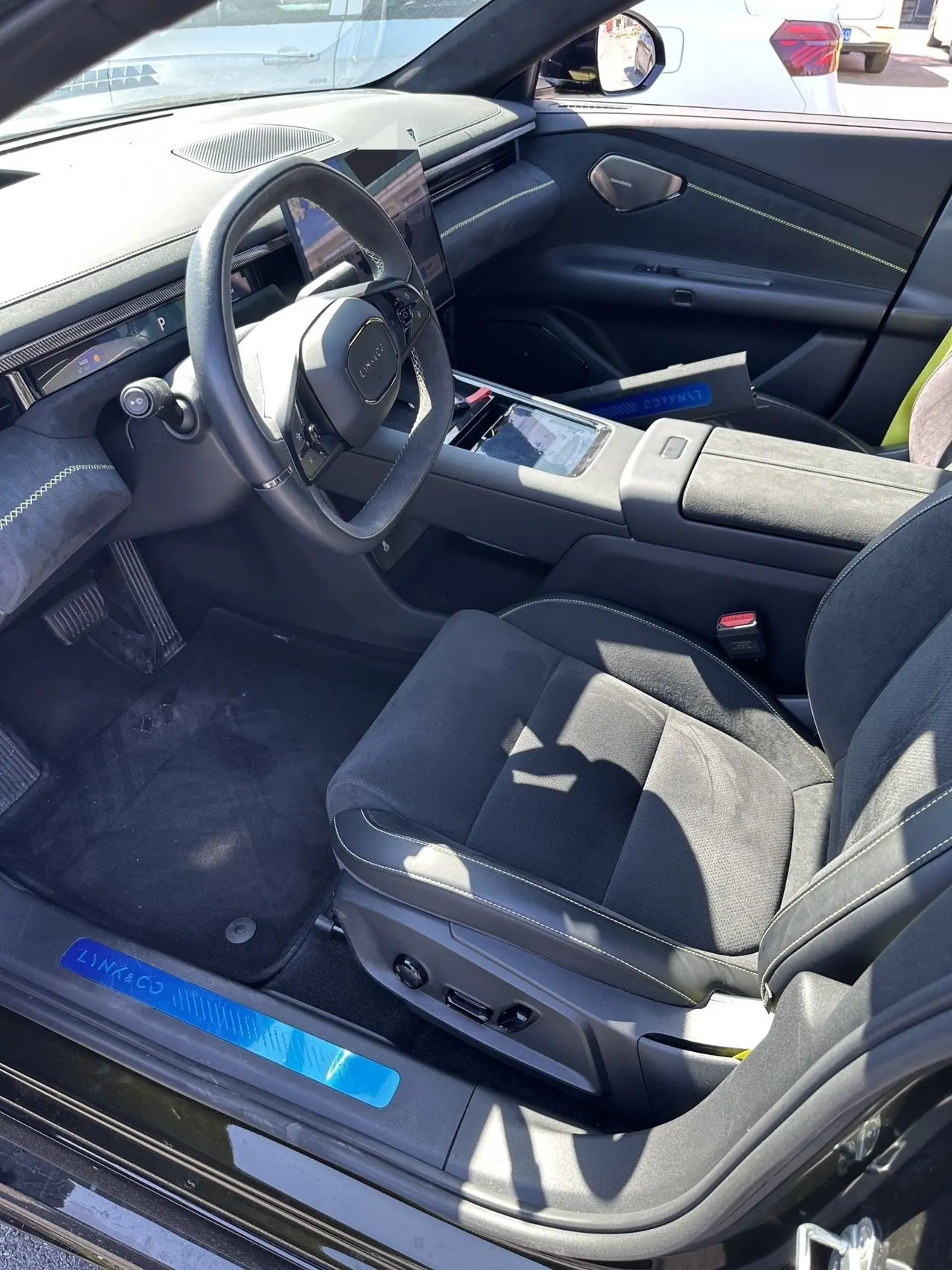 LYNK&amp;CO 2025 LYNK&amp;CO 10 EM-P 1.5T 240 four-wheel drive Ultra sports version automatic gear 8