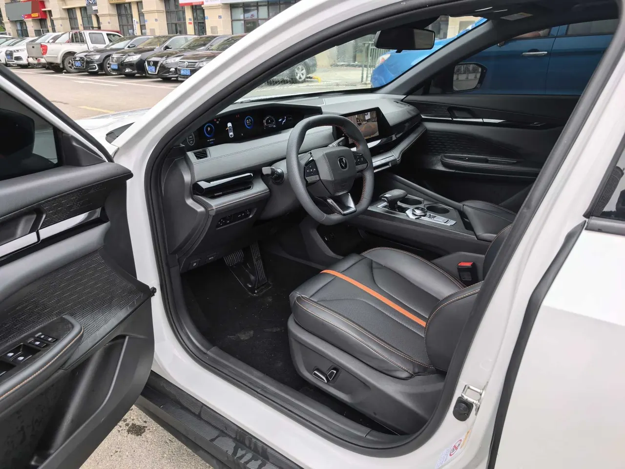 ChangAn 2024 UNI-V 1.5T Prestige Automatic 12