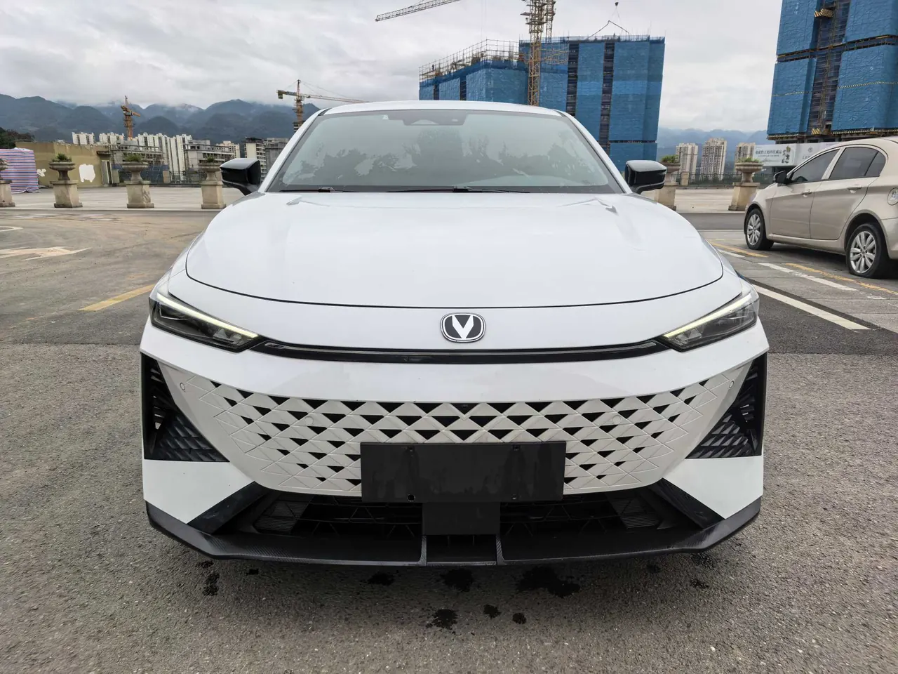 ChangAn 2024 UNI-V 1.5T Prestige Automatic 2