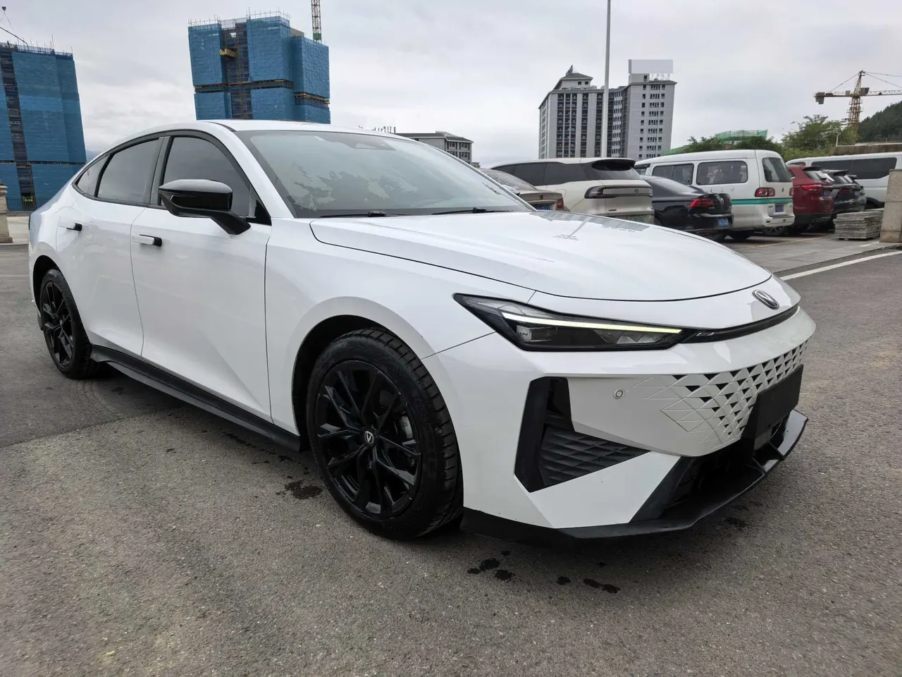 ChangAn 2024 UNI-V 1.5T Prestige Automatic 3