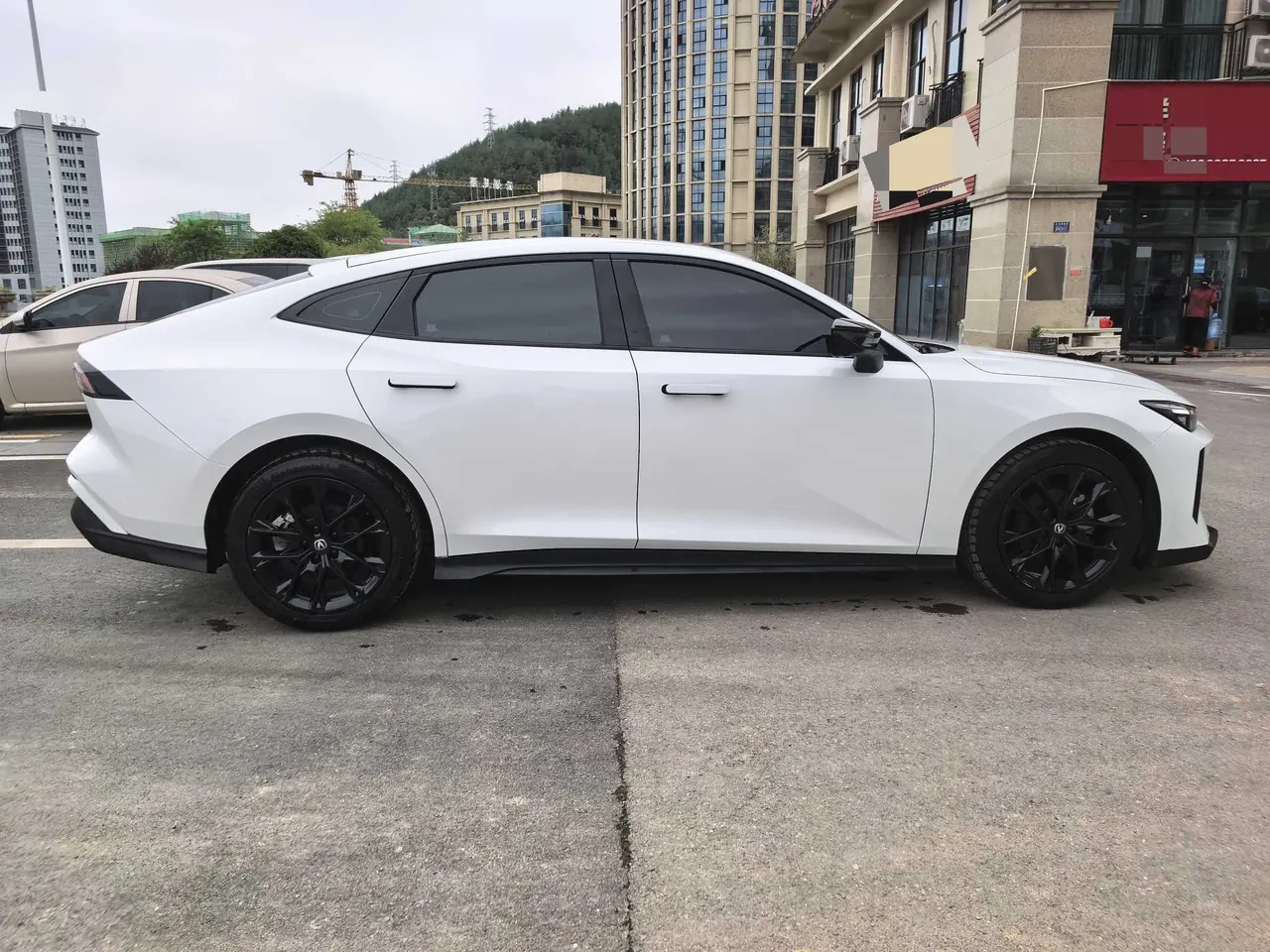 ChangAn 2024 UNI-V 1.5T Prestige Automatic 4