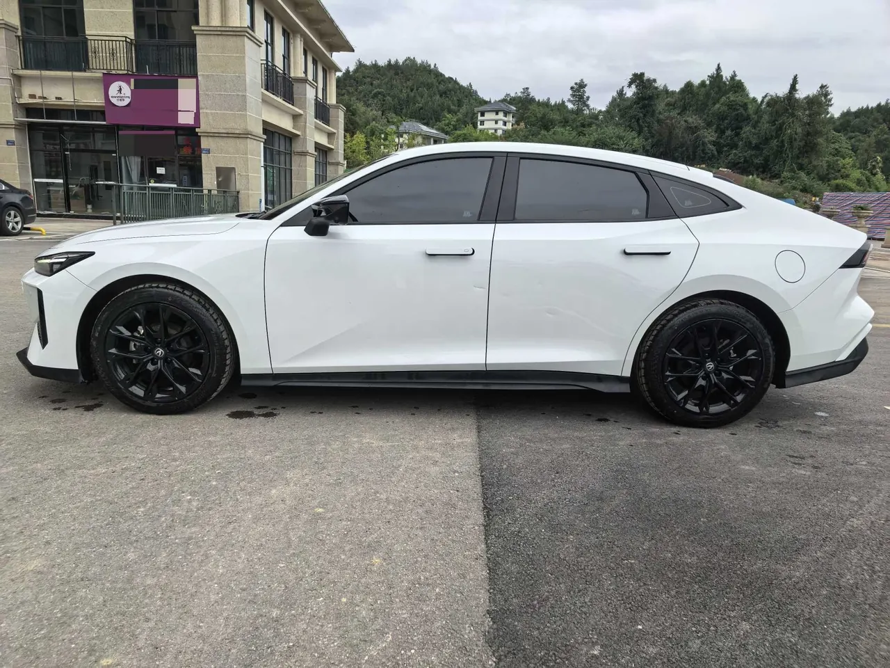 ChangAn 2024 UNI-V 1.5T Prestige Automatic 7