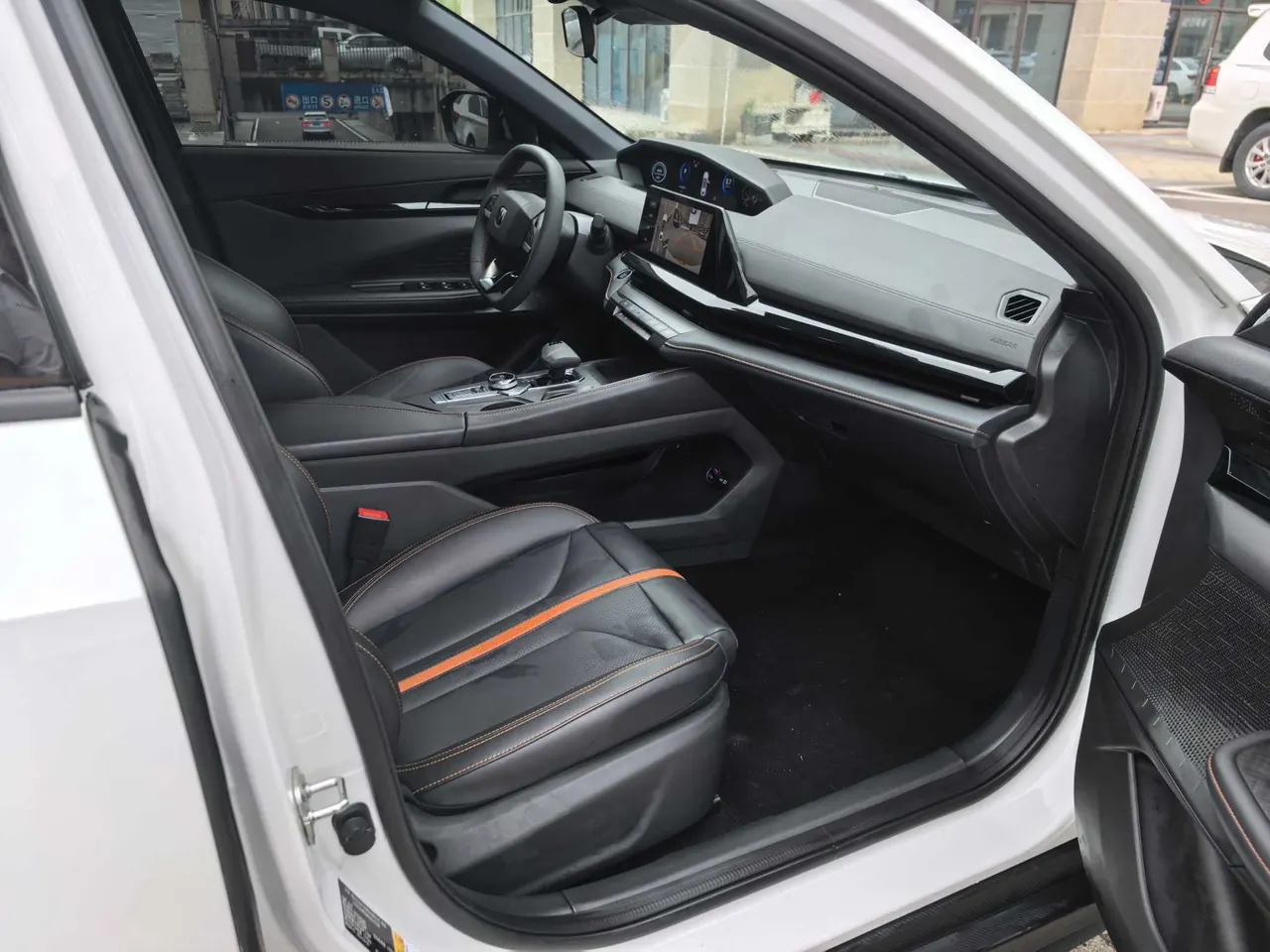 ChangAn 2024 UNI-V 1.5T Prestige Automatic 9