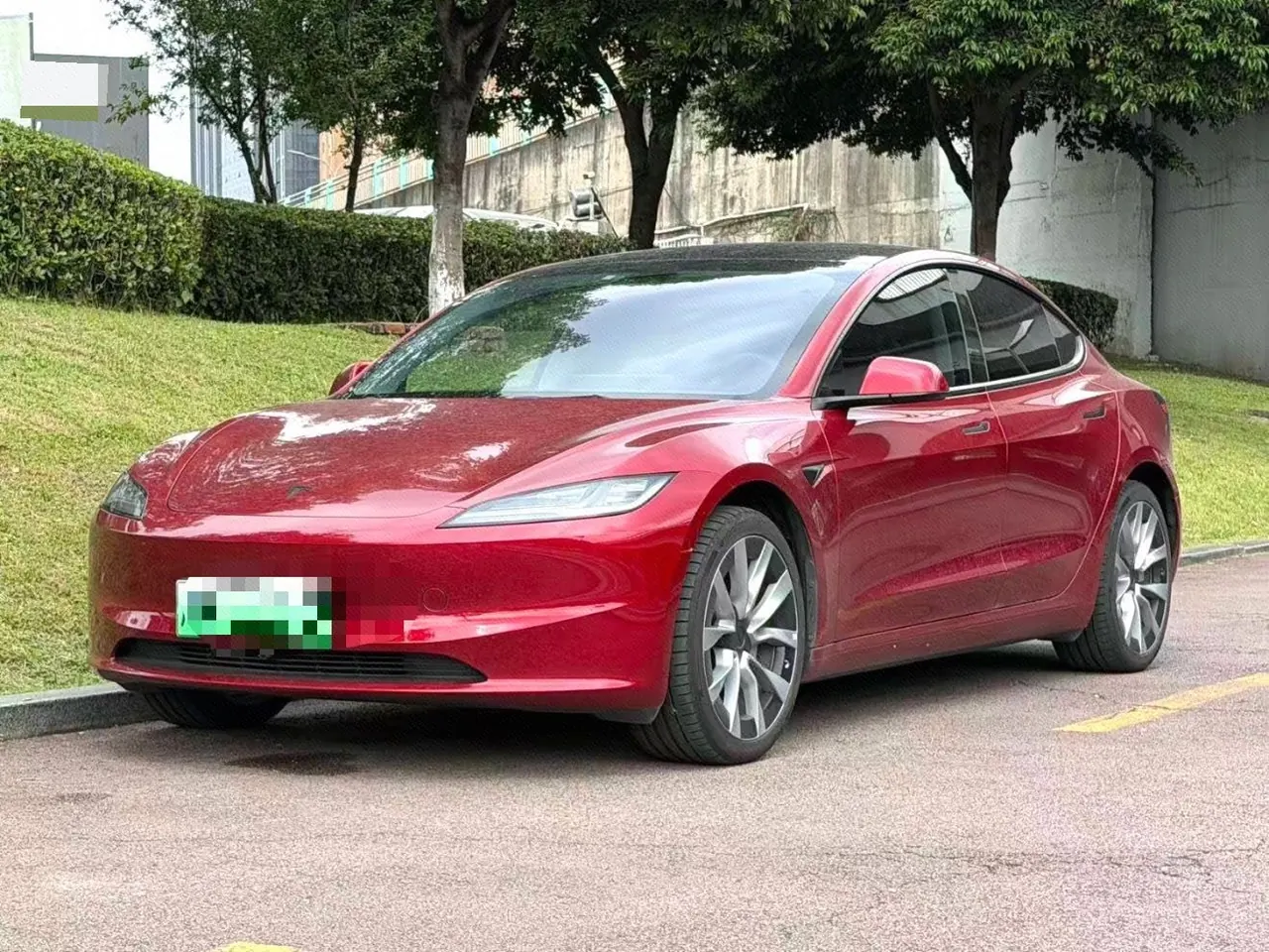 Open image lightbox: Tesla 2025 Model 3 rear-wheel drive version of automatic transmission