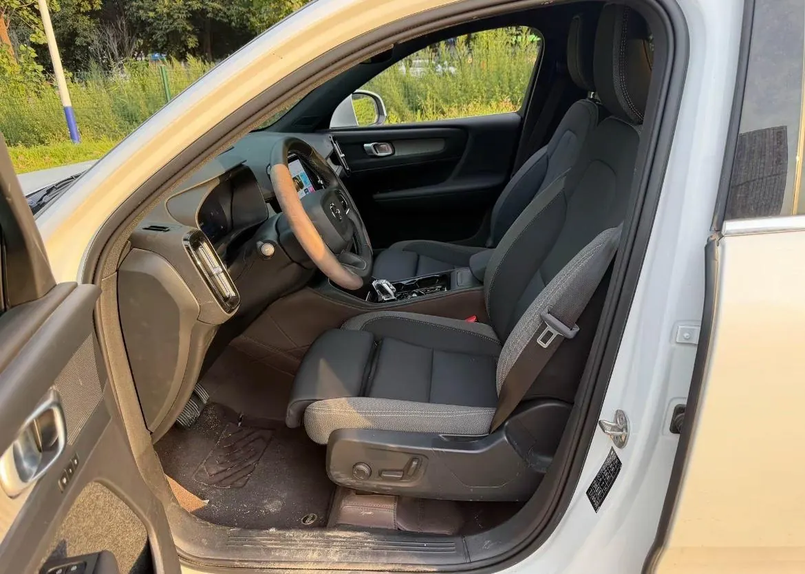 Volvo 2024 XC40 48V 2.0T B3 Zhiyuan Deluxe Edition Automatic Gear 4