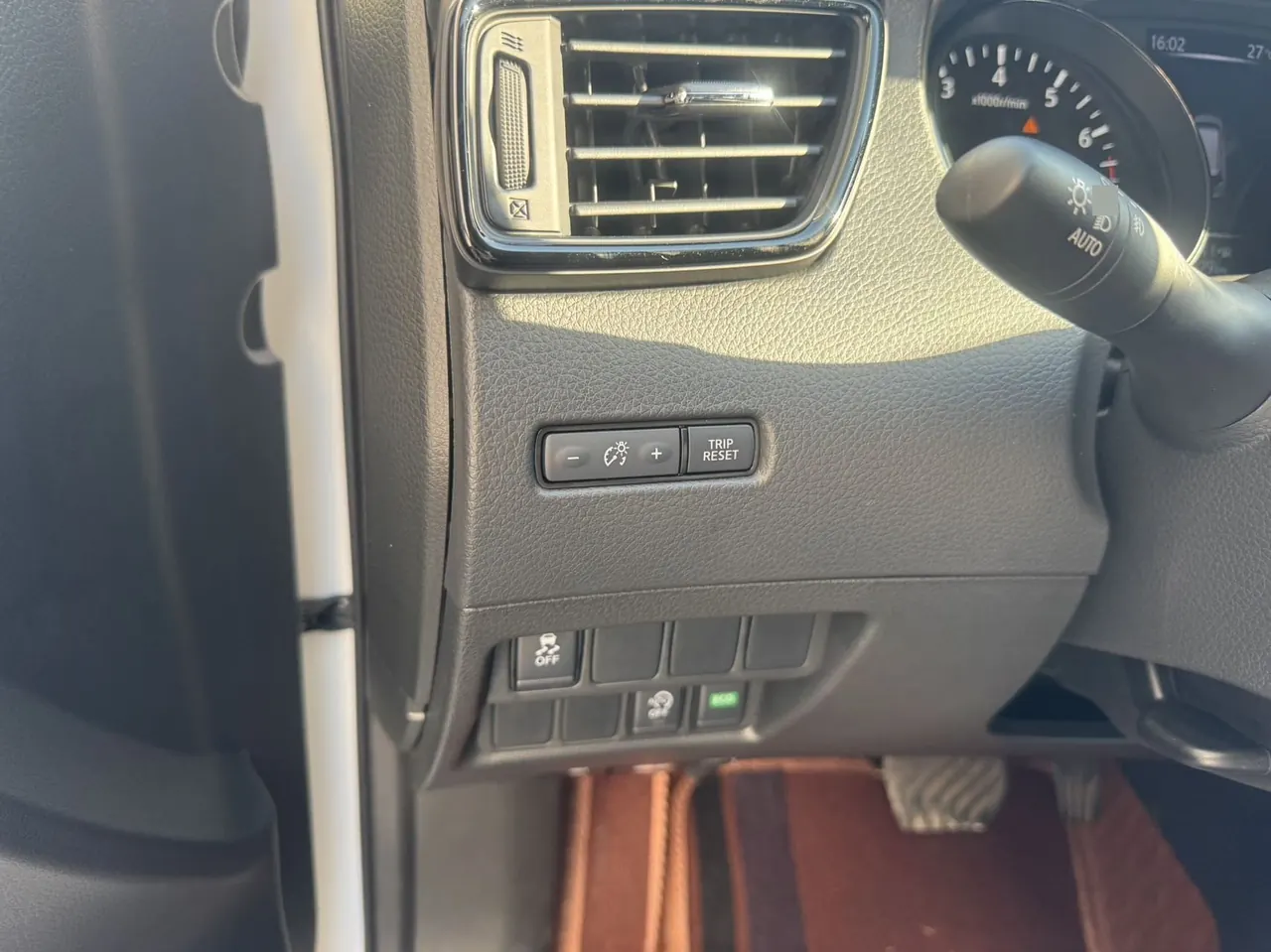 Nissan 2023 Qijun Glory 2.0 Stepless Two-Drive Smart Joint Premium Edition Automatic Gear 11
