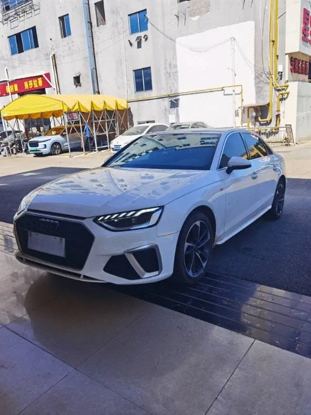 Open image lightbox: Audi 2022 A4L 2.0TFSI 40TFSI Fashion Dynamic Automatic