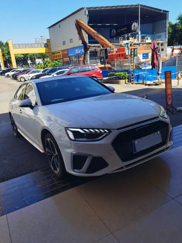 Audi 2022 A4L 2.0TFSI 40TFSI Fashion Dynamic Automatic 3