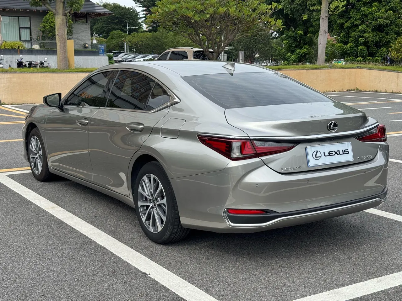 Lexus ES (Imported) 2021 ES200 2.0 Stepless Premium Edition Automatic Gear 7