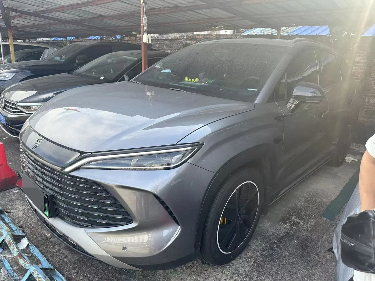 BYD 2025 Song L DM-i 1.5 Stepless Smart Driving Edition 160km Exceed Automatic Transmission - View 1
