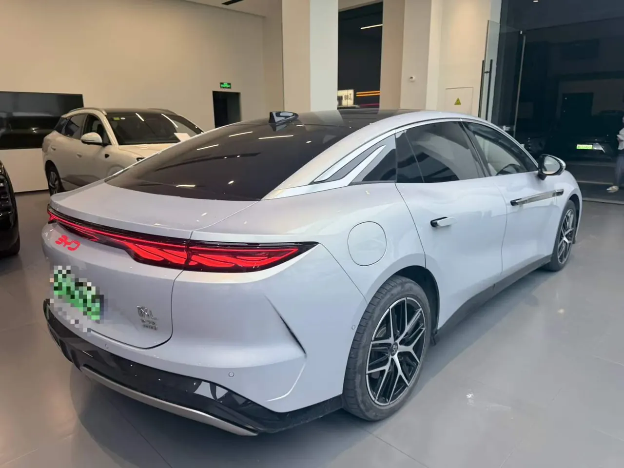 BYD 2025 Han L EV four-wheel drive laser Radar flagship automatic gear 2