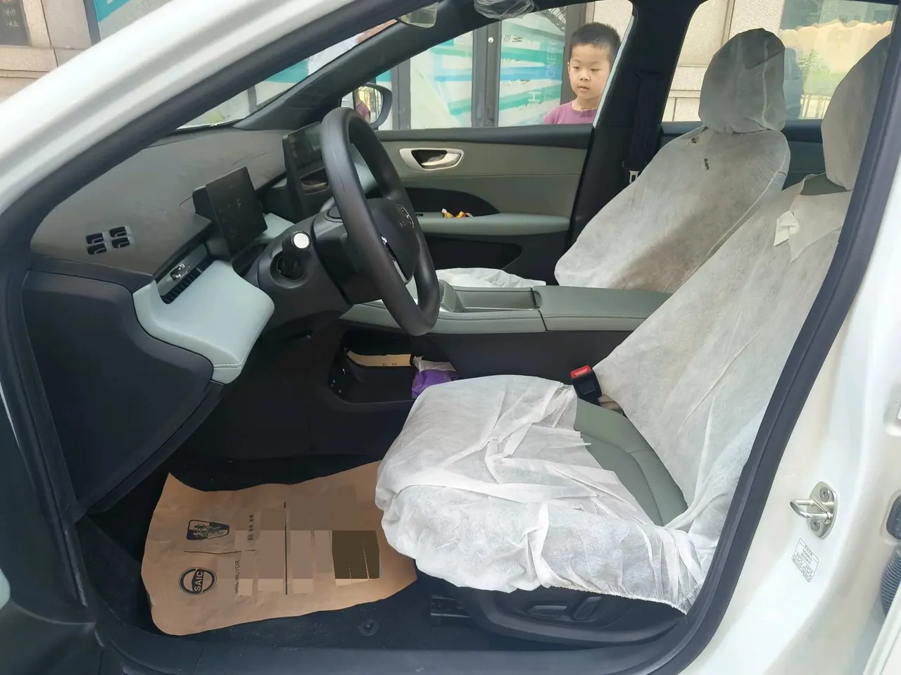 Roewe 2025 D 6 450km Premium Edition Automatic Gear 14