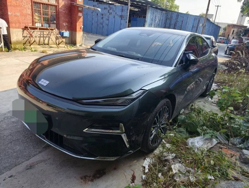 Geely Galaxy 2025 Xingyao 8 EM-i 1.5 130km Premium Edition Automatic Gear - View 1