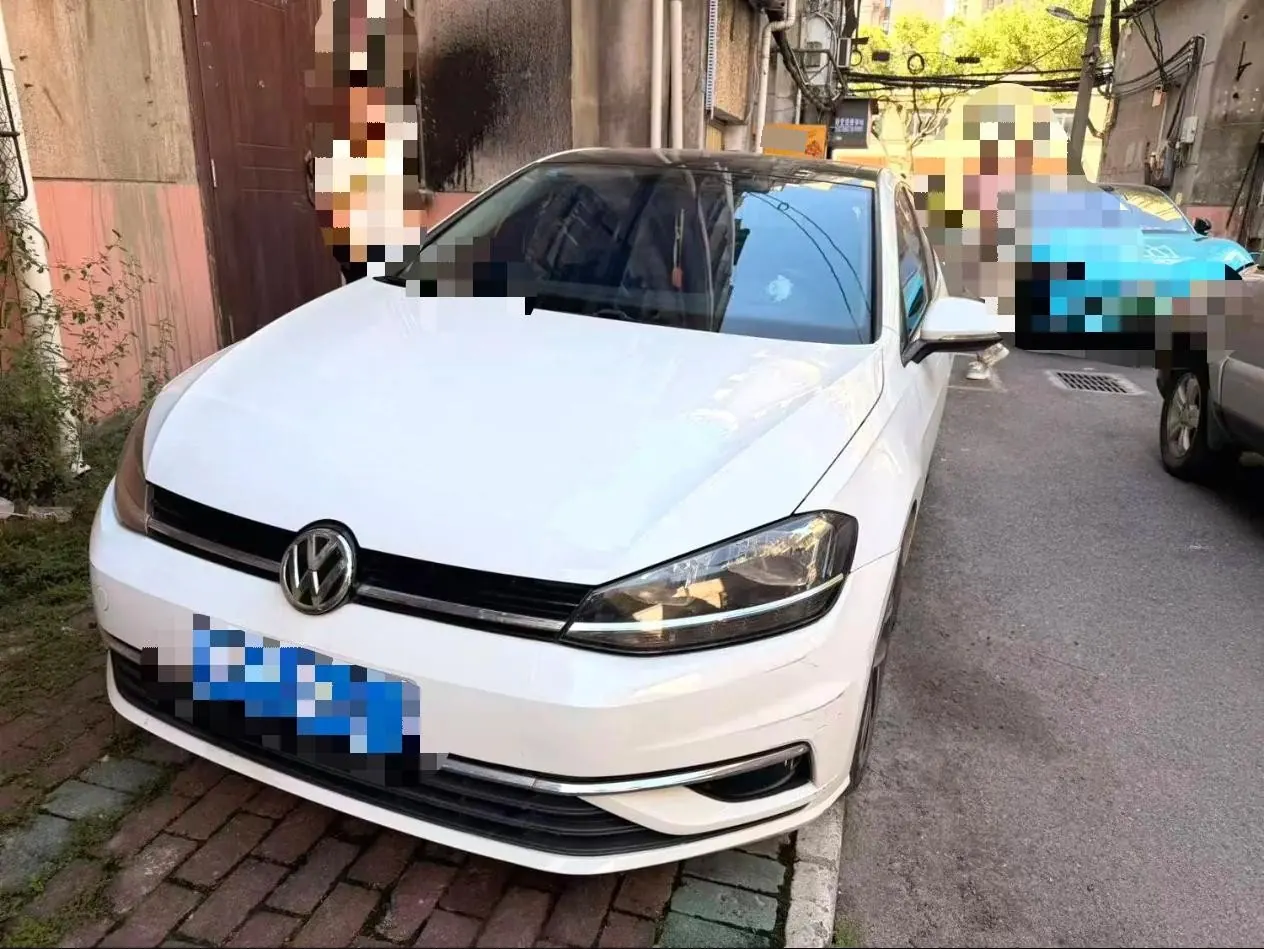 Open image lightbox: Volkswagen 2020 Golf 7 1.2TSI 200TSI Beloved Edition Comfortable Automatic