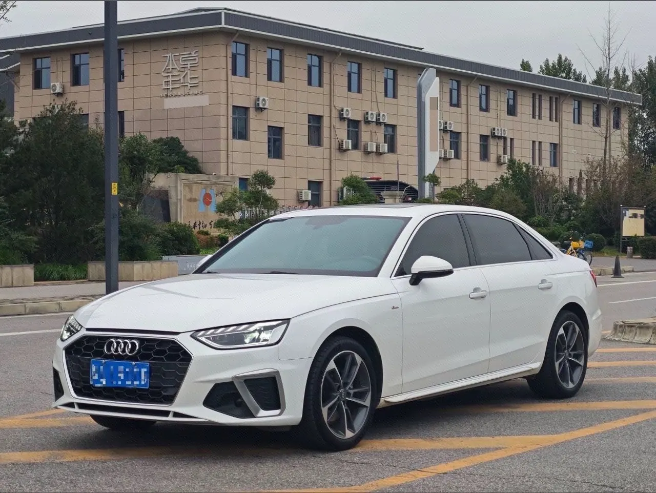 Open image lightbox: Audi 2020 A4L 2.0TFSI 40TFSI Fashion Dynamic Automatic