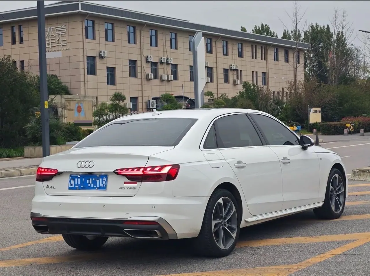 Audi 2020 A4L 2.0TFSI 40TFSI Fashion Dynamic Automatic 5
