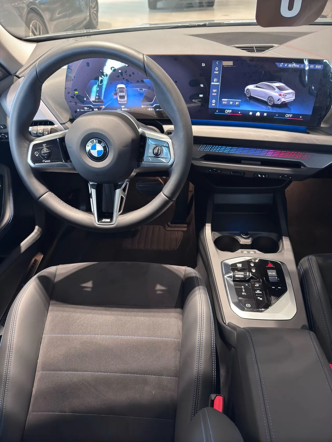 BMW 2 series 2025 225L 2.0T M sports obsidian night suit automatic gear 4