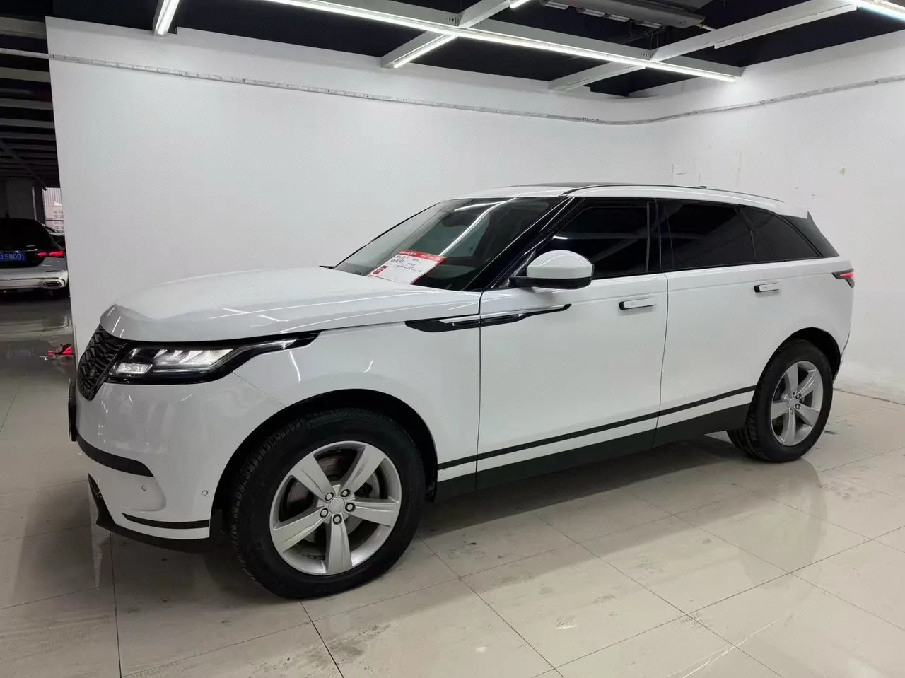 Открыть галерею: Land Rover Range Rover Star Pulse (Imported) 2020 Range Rover Star Pulse 2.0T P250 R-DYNAMIC S Automatic Gear