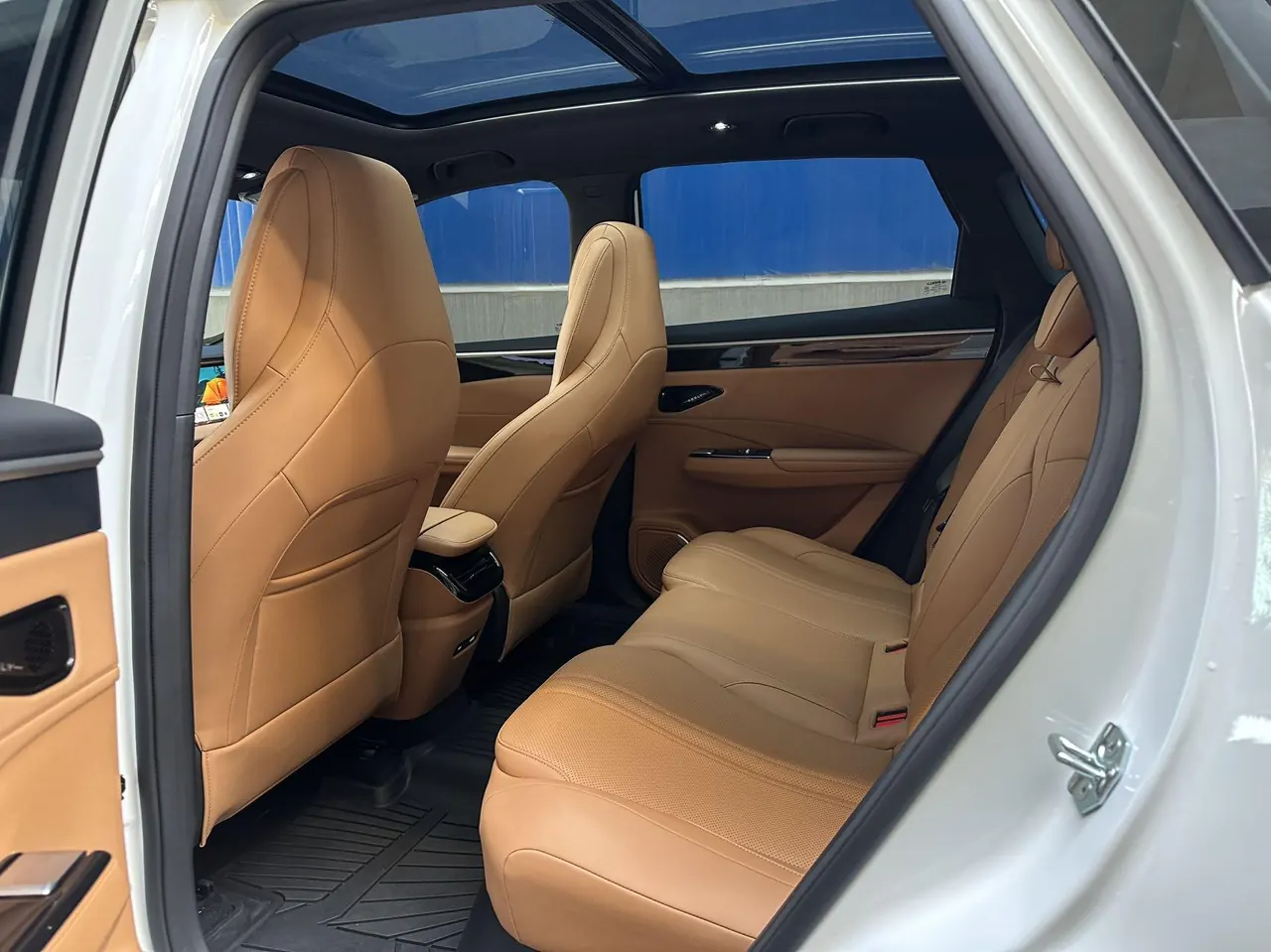 Geely Galaxy 2025 L7 EM-i 1.5 115km Discovery Edition Automatic Gear 5