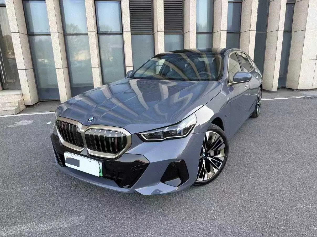 BMW 2025 i5 eDrive 40L M sports suit automatic gear - View 1