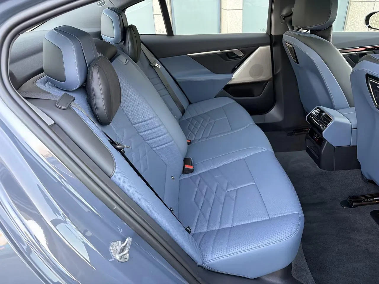 BMW 2025 i5 eDrive 40L M sports suit automatic gear 4