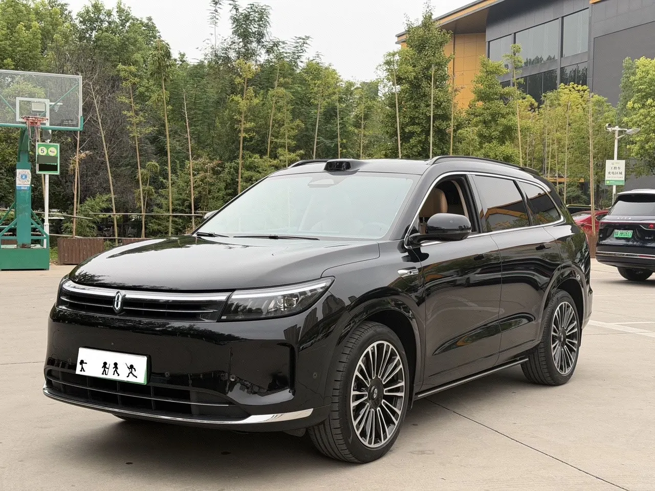 打开图片灯箱:AITO 2024 AITO M7 Smart Drive Four-wheel Drive Ultra Edition 5-seat Automatic Gear