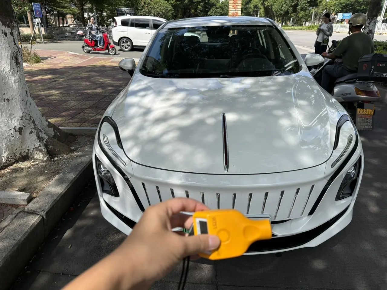 HongQi 2021 E-QM5 charging T3 version automatic gear 2