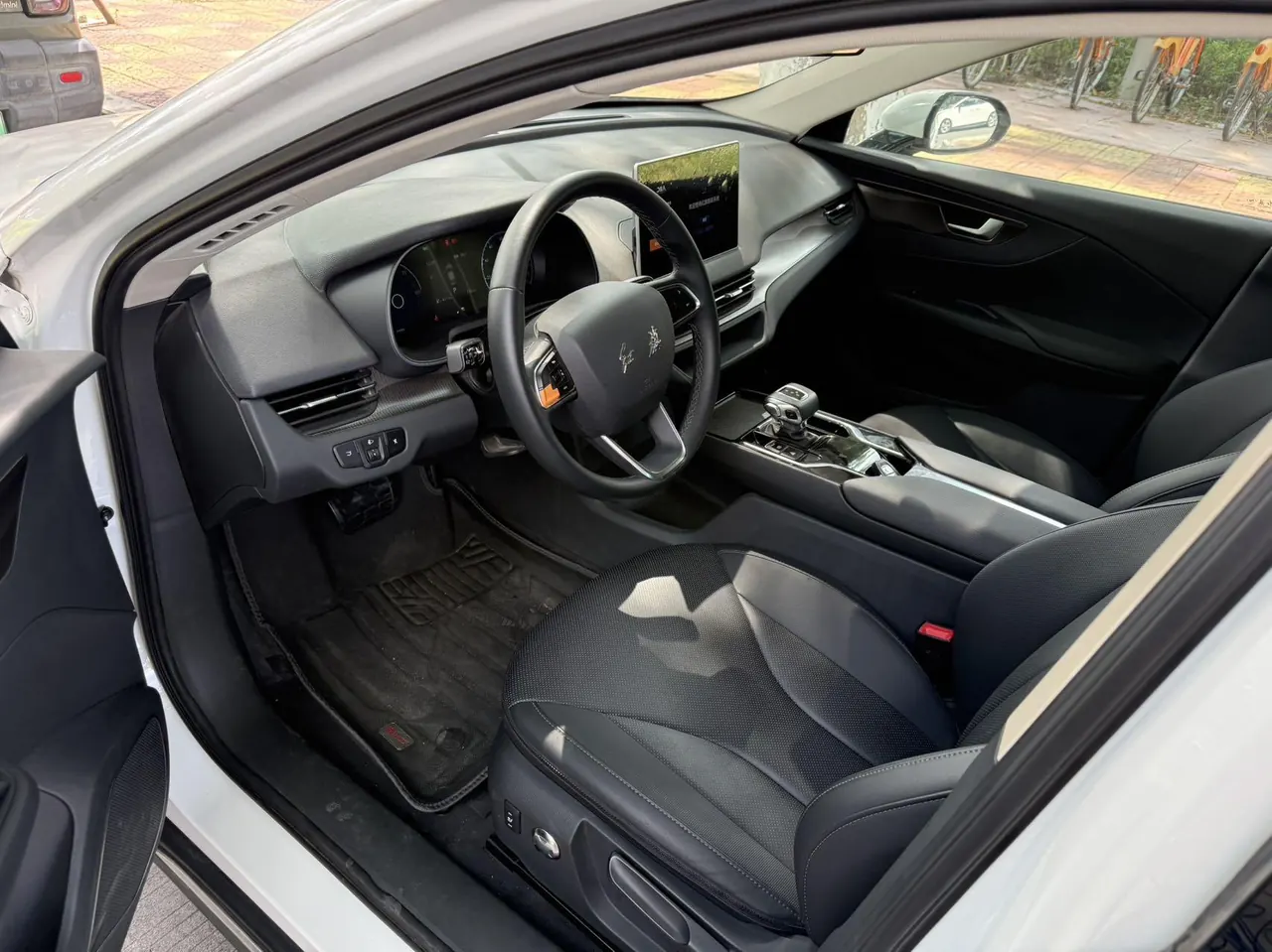 HongQi 2021 E-QM5 charging T3 version automatic gear 3