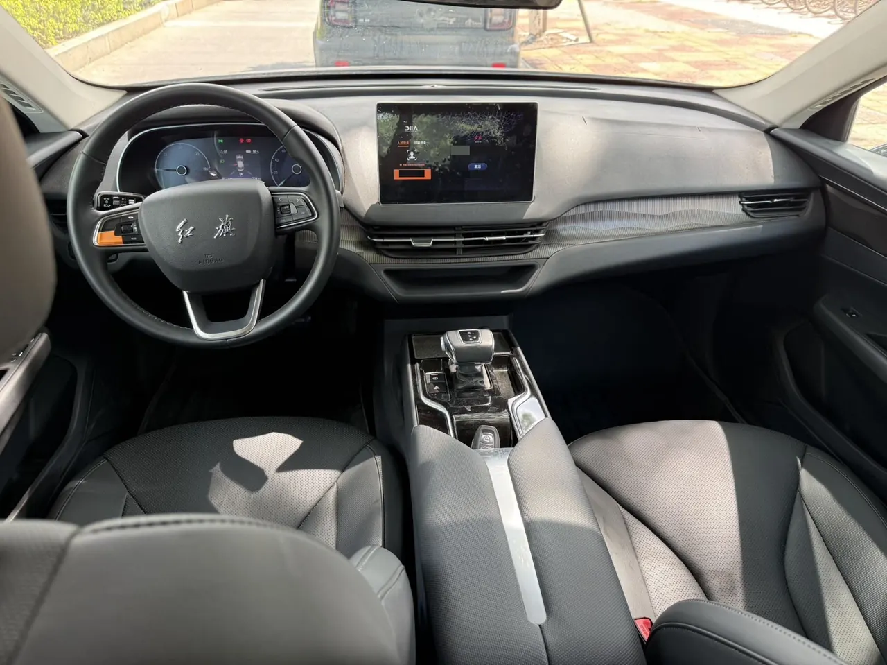 HongQi 2021 E-QM5 charging T3 version automatic gear 5