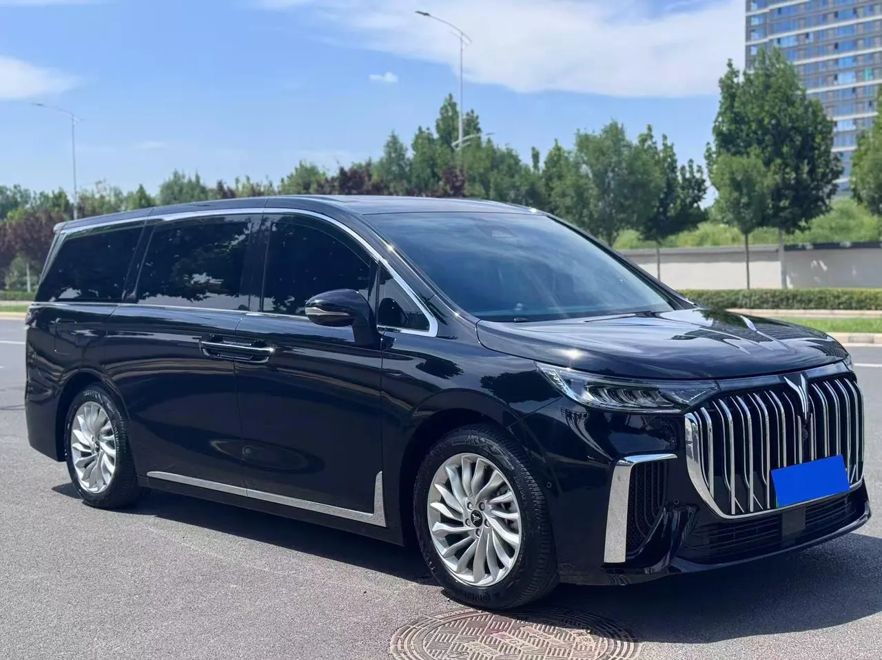 Voyah 2024 Dreamers PHEV 1.5T Long Endurance Premium Edition Automatic Gear 3