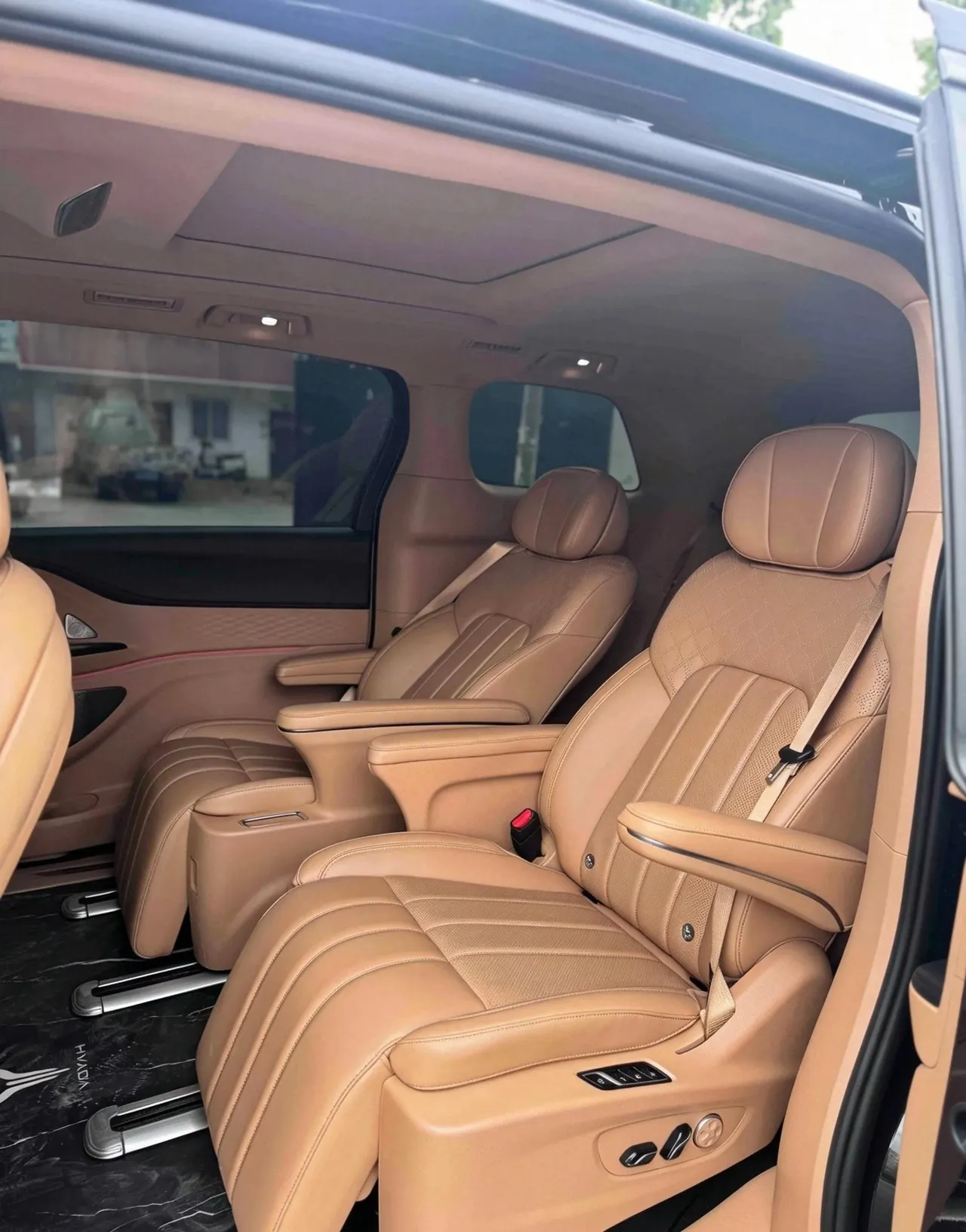 Voyah 2024 Dreamers PHEV 1.5T Long Endurance Premium Edition Automatic Gear 6