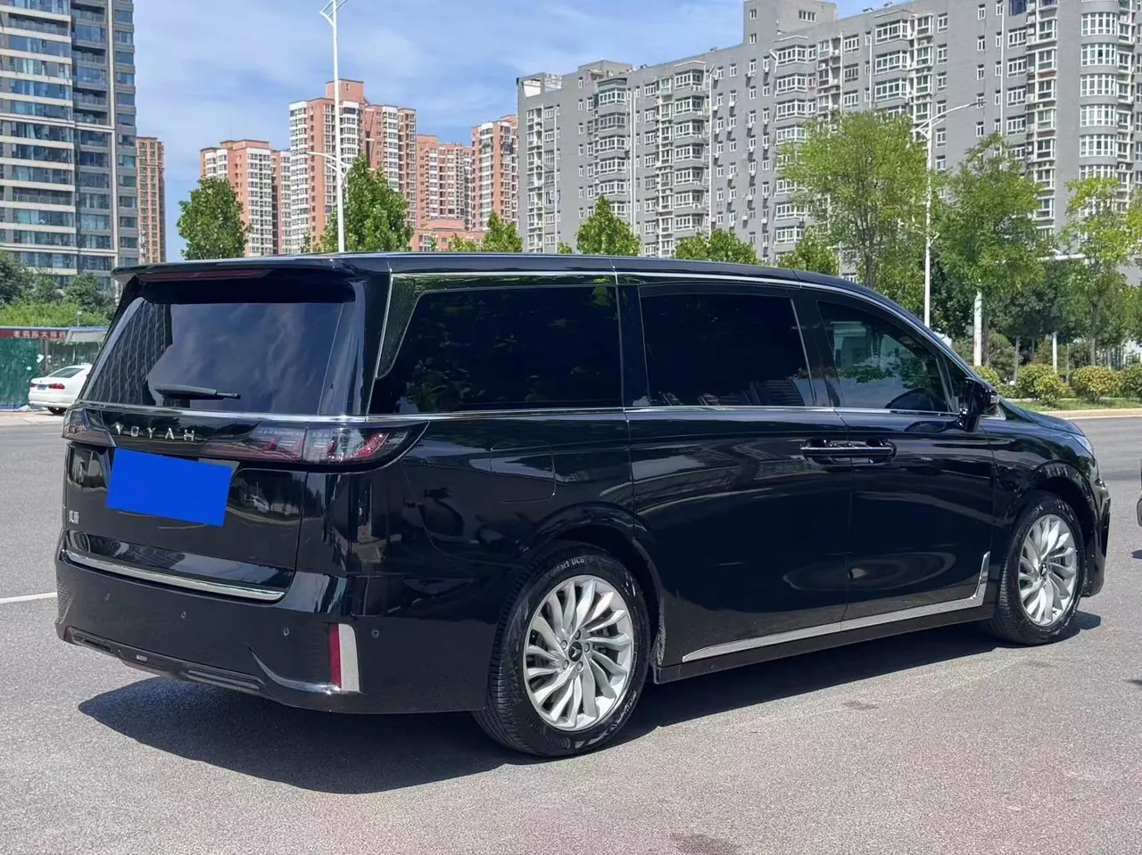 Voyah 2024 Dreamers PHEV 1.5T Long Endurance Premium Edition Automatic Gear 7