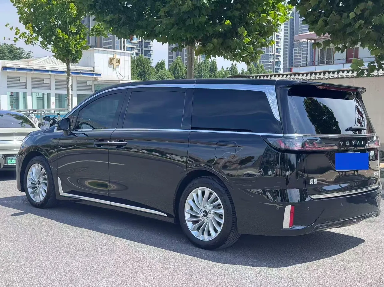 Voyah 2024 Dreamers PHEV 1.5T Long Endurance Premium Edition Automatic Gear 9